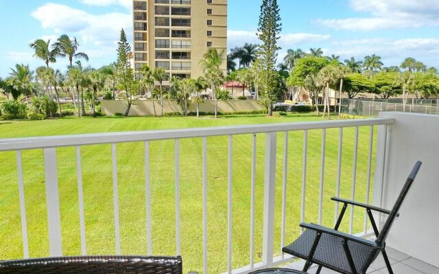 Cozy Beachfront Condo With Pool and Tennis Courts