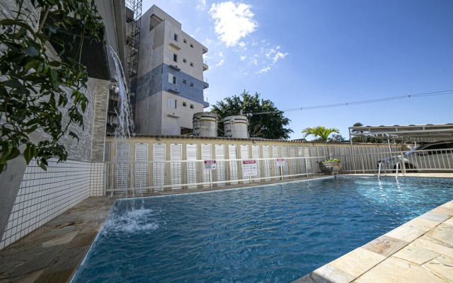 Apto 22E ar condicionado e ventilador, 2 quartos, churrasqueira, elevador e piscina