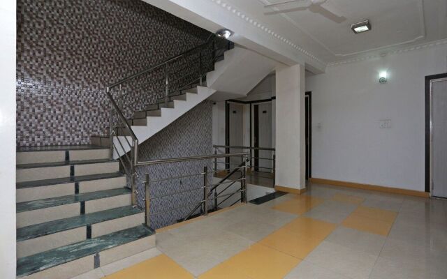 OYO 3260 Hotel Abhinav Palace