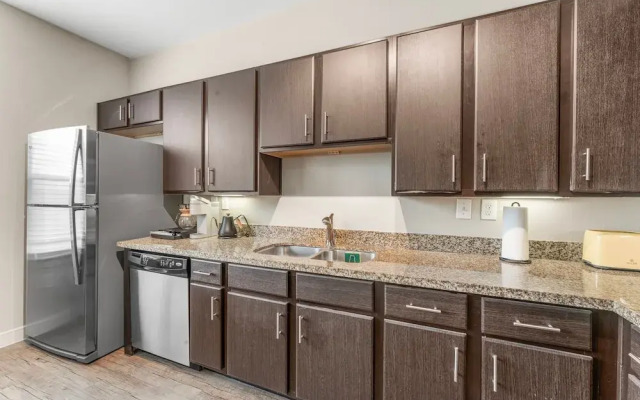 Fun Soco 1BR King Suite w Gympickleballlaundry