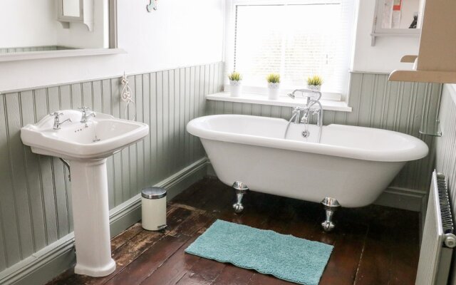 Canalside Cottage