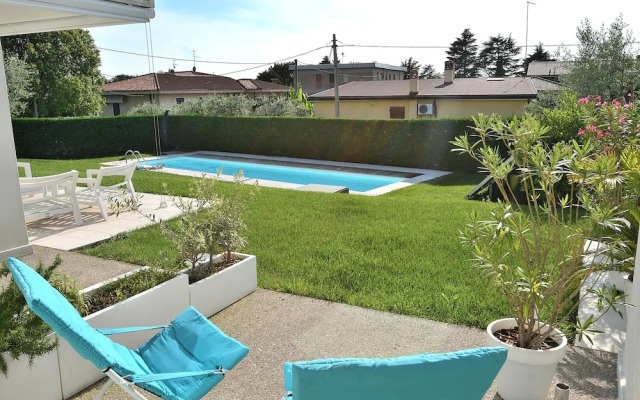 The White Apartment With Pool