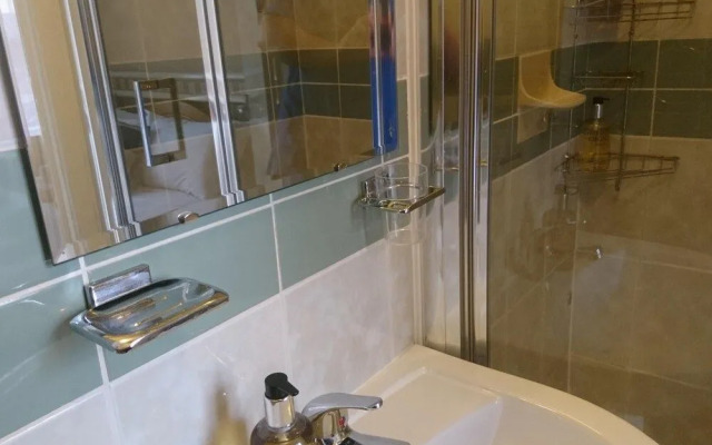 Heathcliff House, Exclusively for Adults, Free Large Car Park