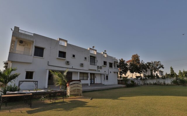OYO 11750 Hotel Starz