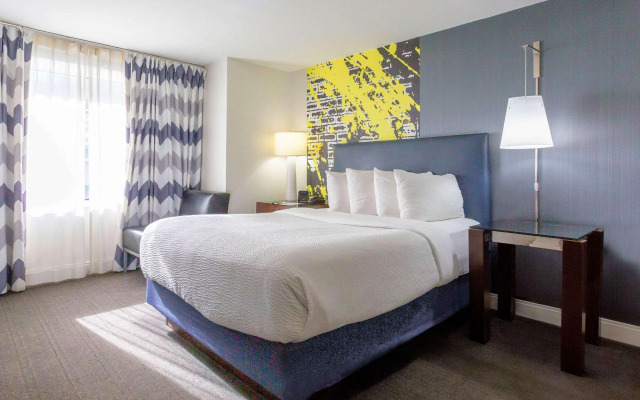 Comfort Inn & Suites Baltimore Inner Harbor