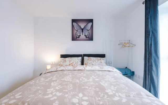 Stunning 3-bed House in Salford