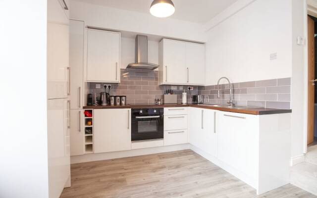 Victoria Apartment
