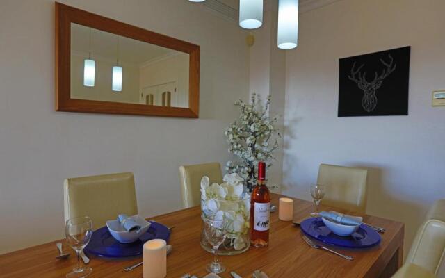 R25 Modern bright 2 bedroom apartment