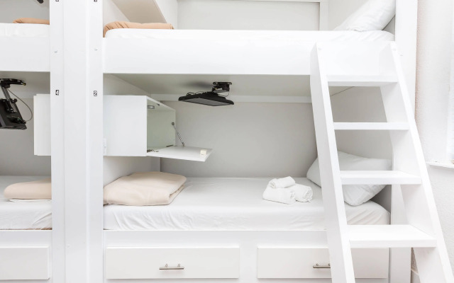Treehouse Studio Hotel