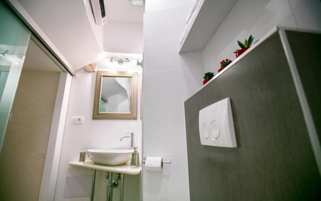 Get Split Luxury Apartment