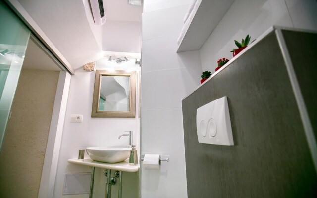 Get Split Luxury Apartment
