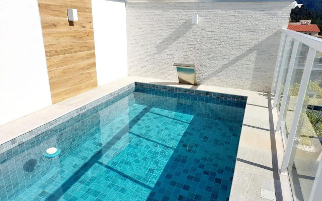 Af-39 NOVO, AR, PISCINA, CHARMOSO E BEM LOCALIZADO