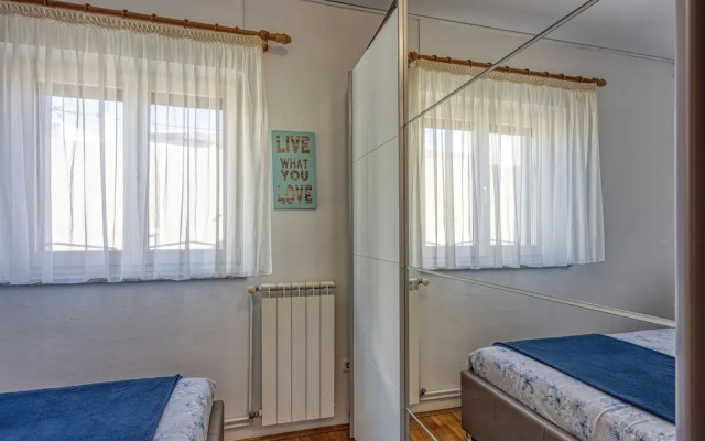Small Holiday Home Jakara 5