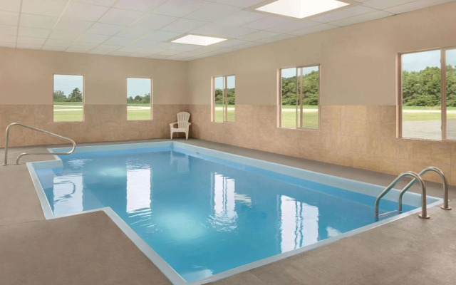 Days Inn by Wyndham Toledo Airport