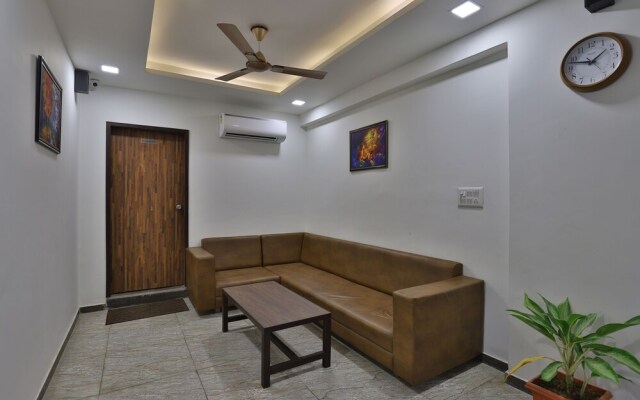 OYO 27930 Hotel Dev Palace