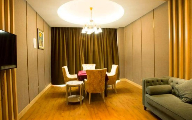 Wise Confidencen Jin Cheng Hotel