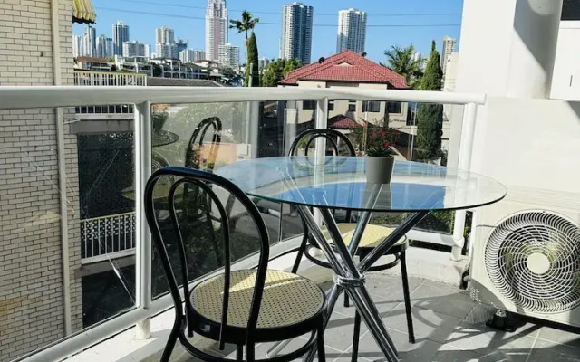 Modern Apartment in Chevron Island
