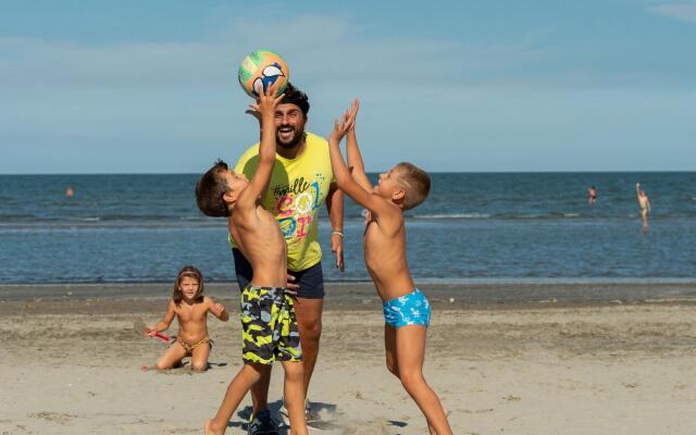 Apartment in Albarella Near Sandy Beach