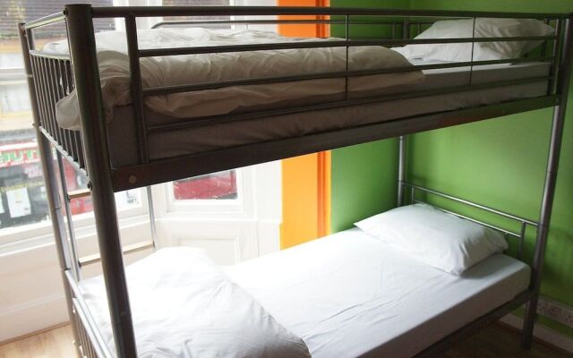 Kings Arm'S Hostel