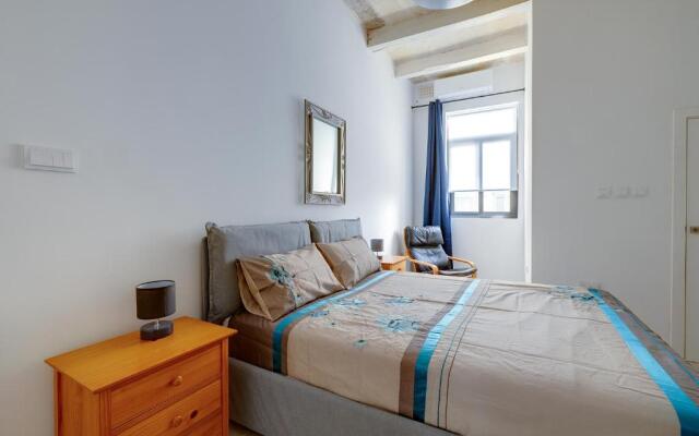 Stylish 2BR Apartment in Valletta