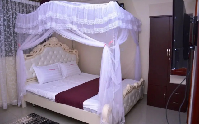 Mak-Queen Hotel