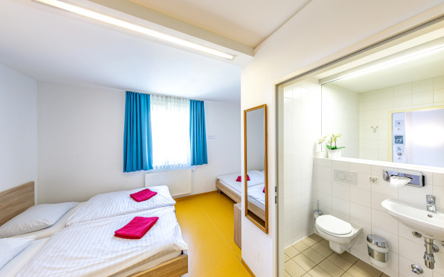 A&T Hotel & Hostel