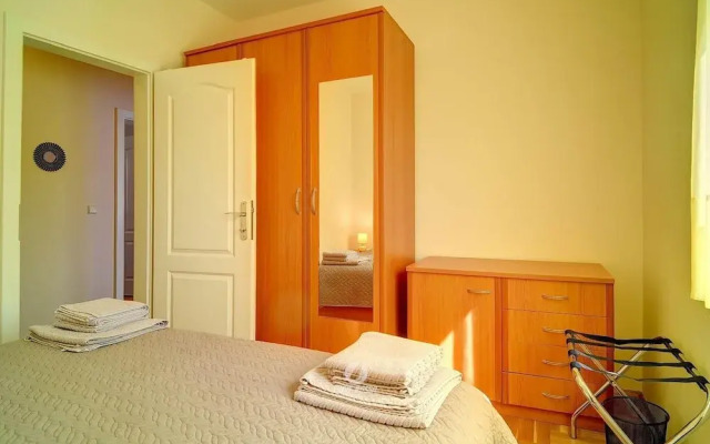 Comfortable Home With Private Covered Balcony