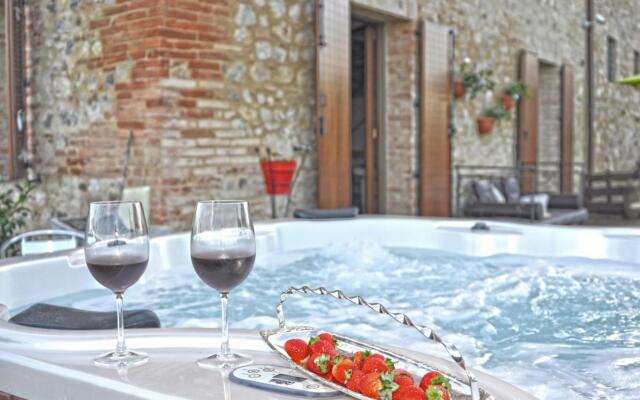 Wonderful house with hot tube and infinite view on Chianti 5 min drive form Siena-Cozy house