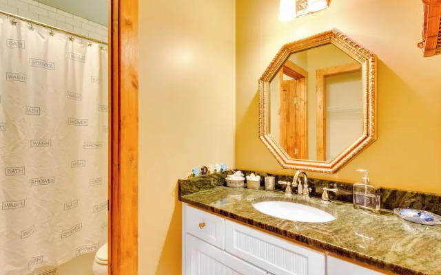 Dog-friendly Lavonia Home w/ Dock & Lake Access
