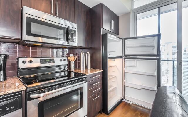 New!! Air Canada Condo Near CN Tower
