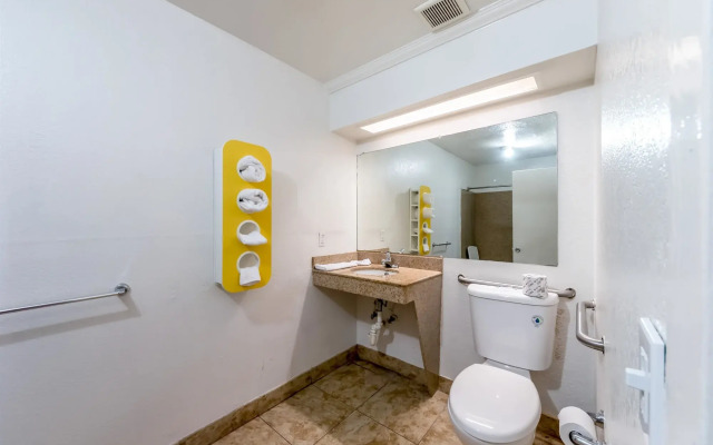 Motel 6 San Antonio, Tx - Frost Bank Center