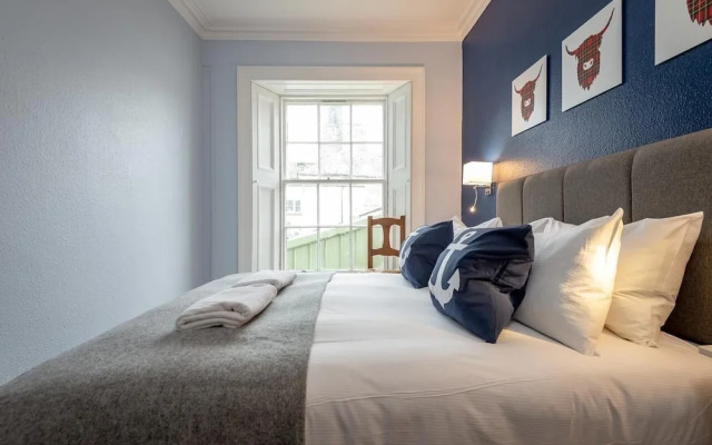 Market Street Apartment Sleeps 6