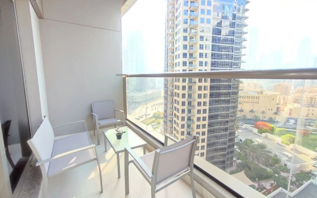 SuperHost - Downtown Apartment With Charming Park Views