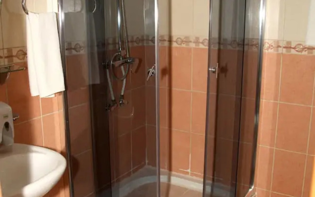 SelenaStar Hotel