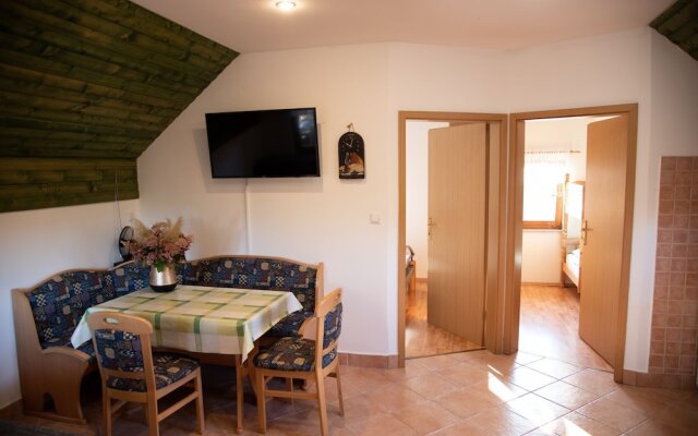 Vineyard Cottage Brodaric