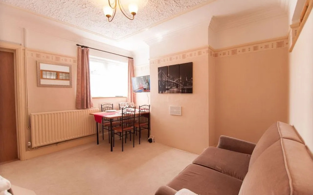 Watford stays - 4bed house