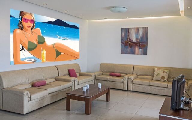Celebrity Villa Scotty T I3