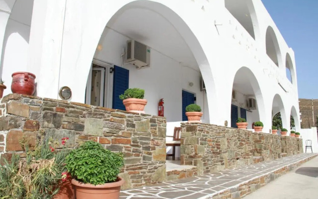 Tzamaros Studios Kythnos