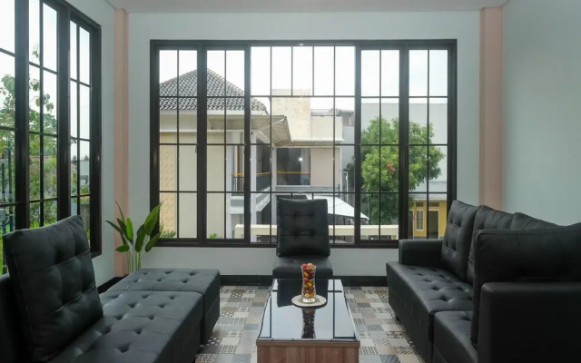 Urbanview Grand Lotus Hotel by RedDoorz