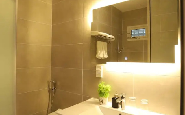 Lanura Apartments and Hotel