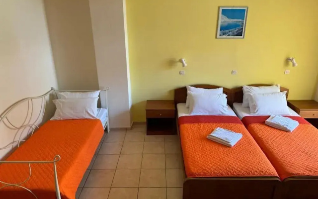 Michalis Studios & Apartments