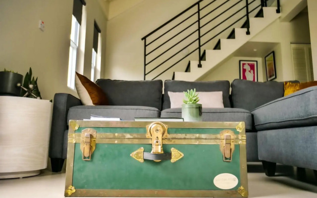 Choose To Be Happy at Eight - Eight Super Studio Apartments