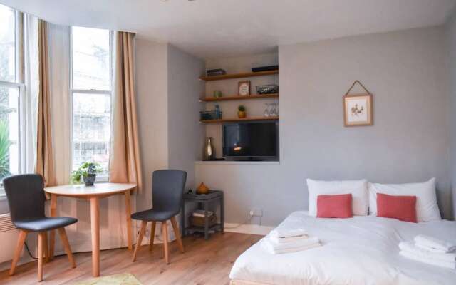 Refurbished Studio Flat Next To Brighton Station