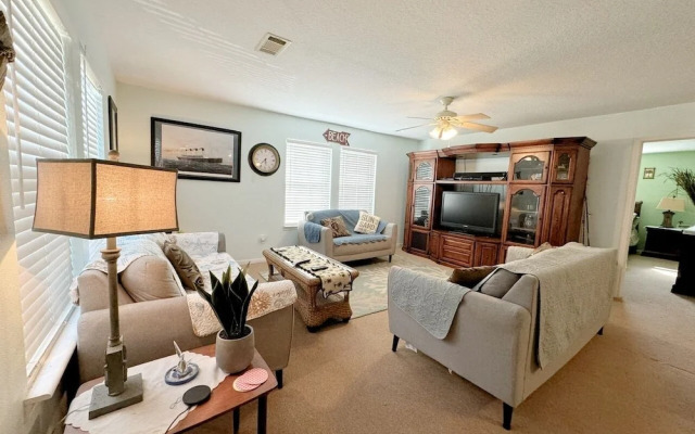 Sea Note 3 Bedroom Home by RedAwning