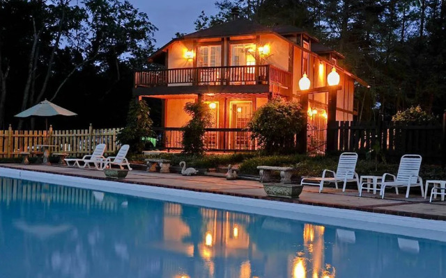 The Reynolds Mansion