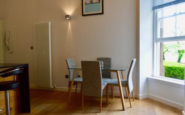 1 Bedroom Flat Next To The Meadows