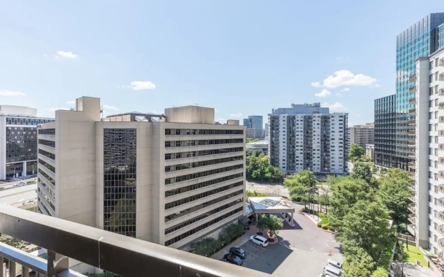 Elegant 2BR Apartment - Minutes to D.C.