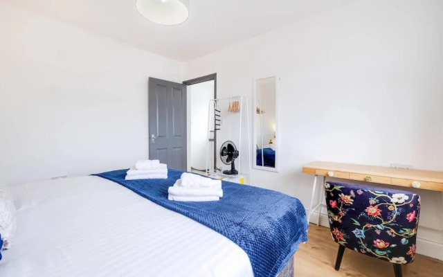 3 Bedroom House with Parking in Windsor