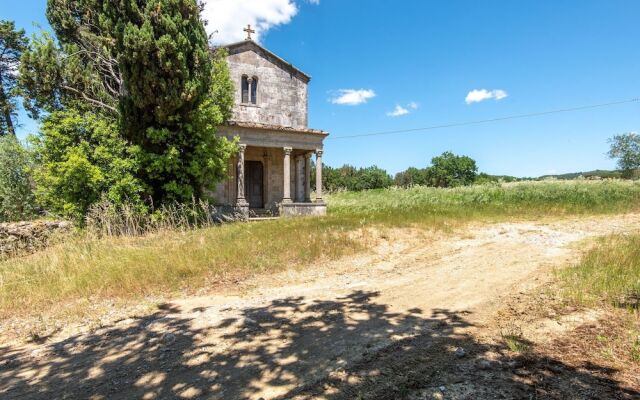 Secluded Apartment in Rapolano Terme with Garden
