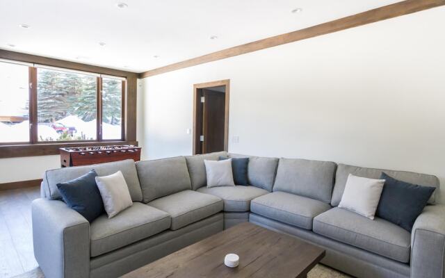 3354 Peak Drive
